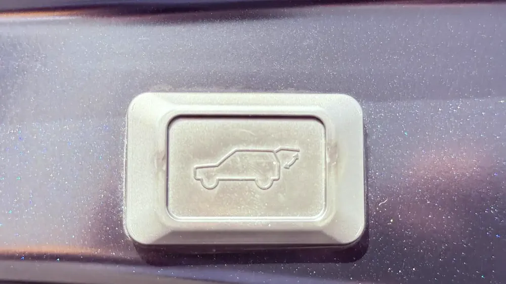 2020 Toyota RAV4 XLE Premium - American Specs - Excellent Condition - Image 17
