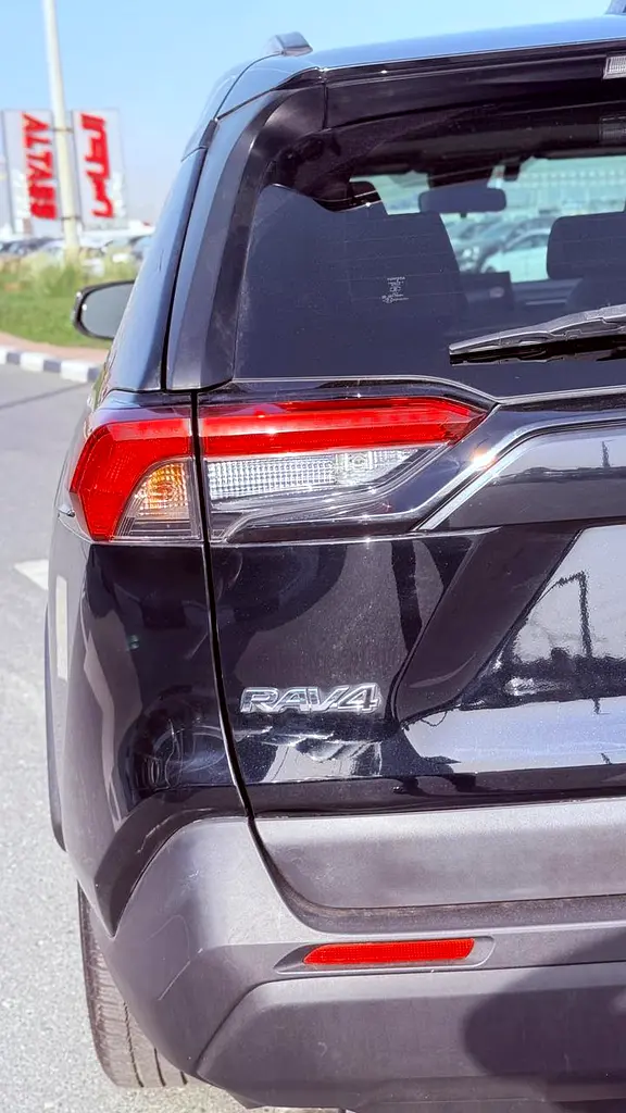 2020 Toyota RAV4 XLE Premium - American Specs - Excellent Condition - Image 18