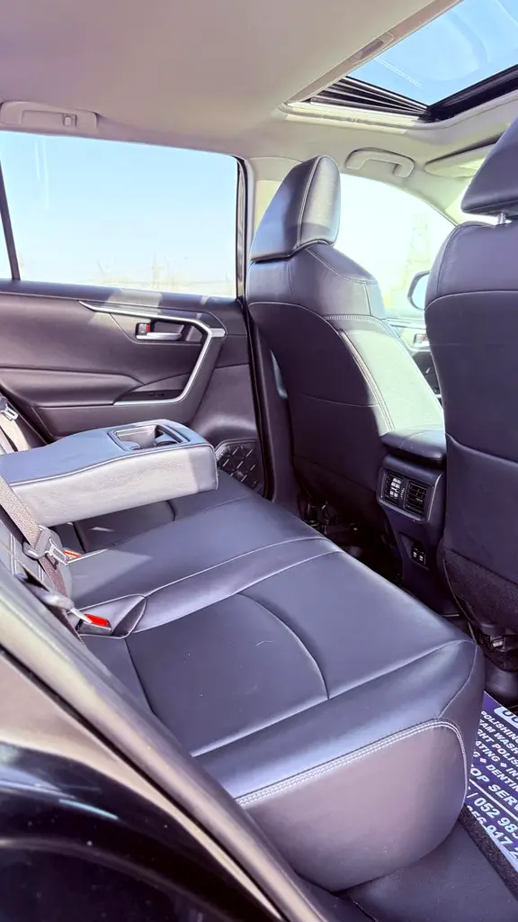 2020 Toyota RAV4 XLE Premium - American Specs - Excellent Condition - Image 20