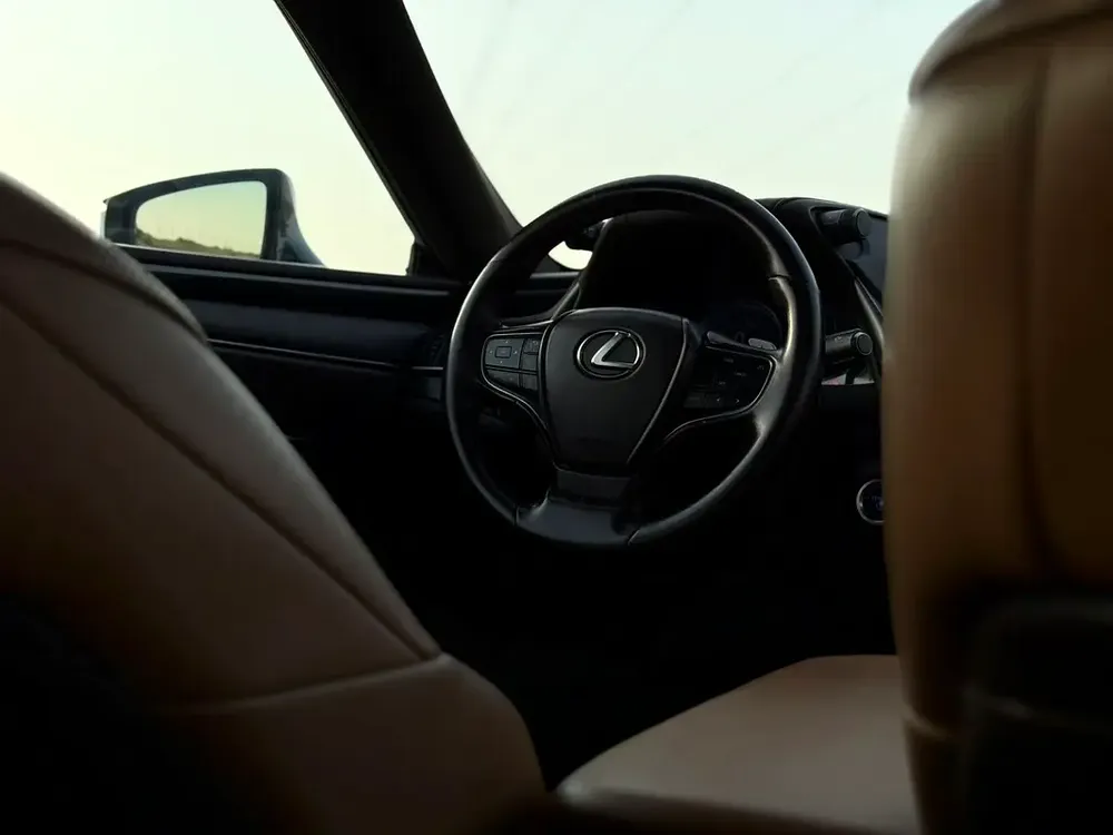 AED 2069/Month | LEXUS ES300h | Warranty | GCC Specs - Image 7