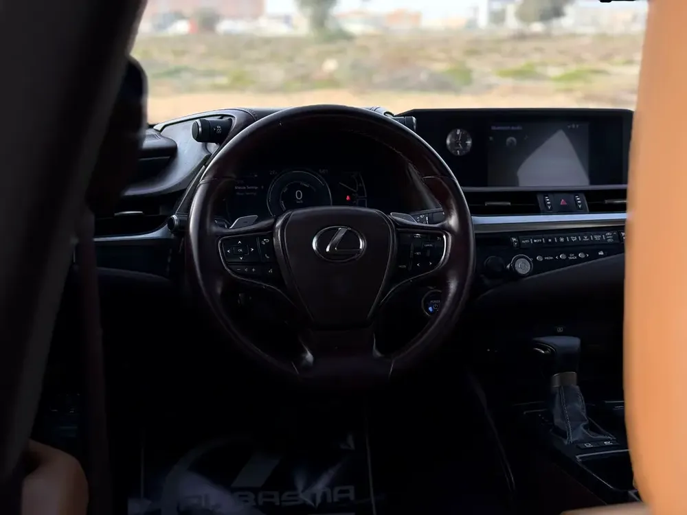 AED 2069/Month | LEXUS ES300h | Warranty | GCC Specs - Image 8