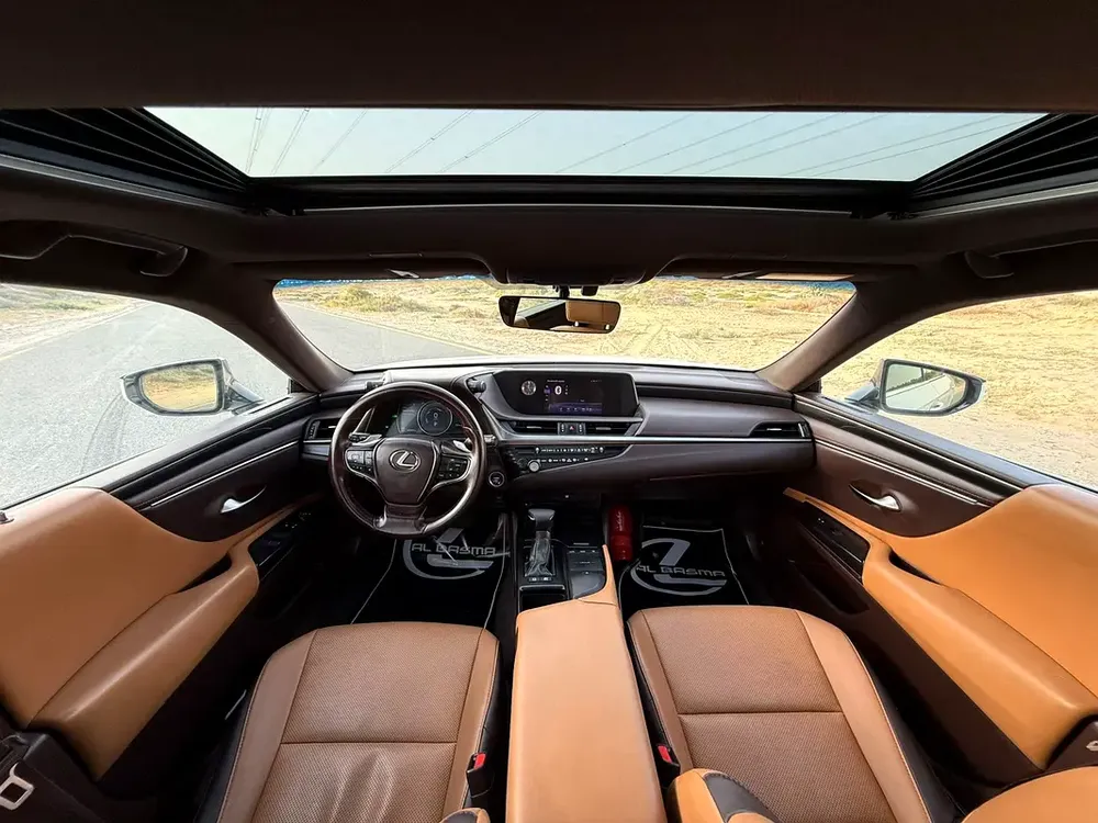 AED 2069/Month | LEXUS ES300h | Warranty | GCC Specs - Image 9