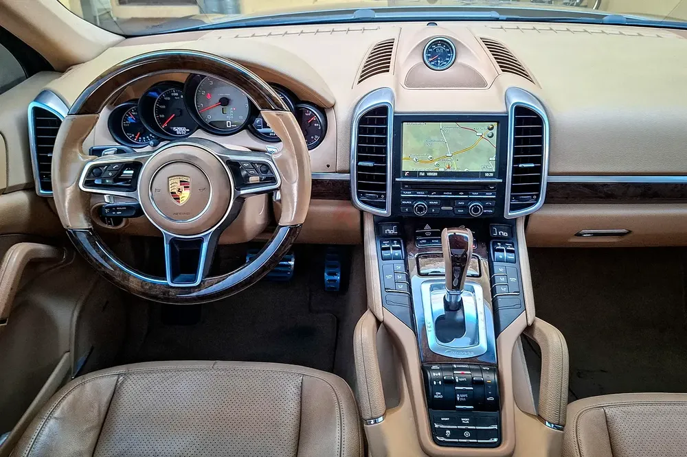 AED 2288/month | 2016 Porsche Cayenne  | GCC Specs | Ref#424737 - Image 10