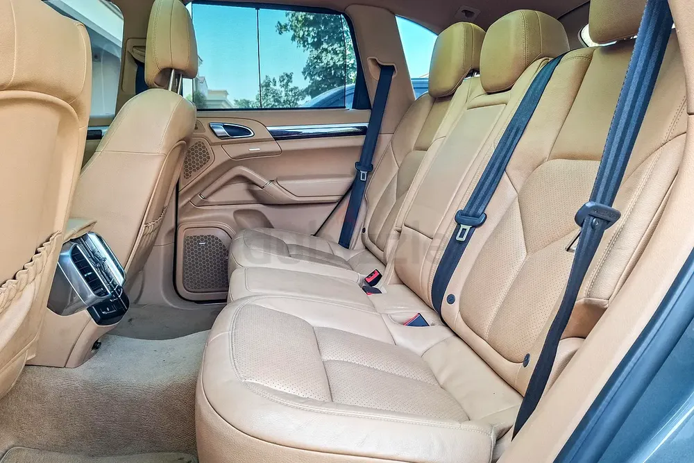 AED 2288/month | 2016 Porsche Cayenne  | GCC Specs | Ref#424737 - Image 12