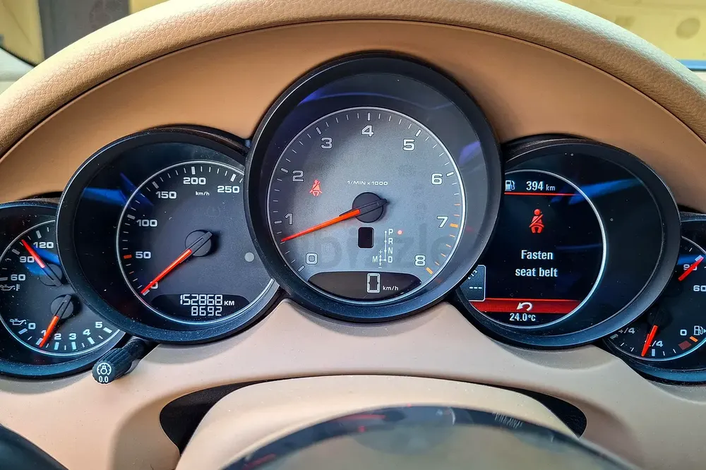AED 2288/month | 2016 Porsche Cayenne  | GCC Specs | Ref#424737 - Image 16