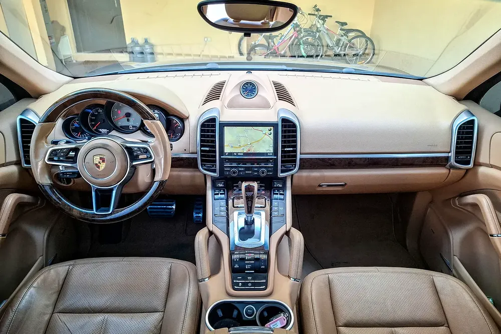 AED 2288/month | 2016 Porsche Cayenne  | GCC Specs | Ref#424737 - Image 9