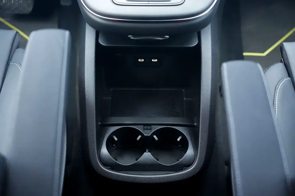 Mercede-Benz V 300 AVANTGARDE | 2026 GCC 0km | Agency Warranty | 360 View | 64 colors Ambeint Lights - Image 10