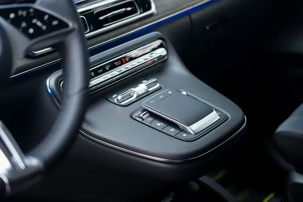 Mercede-Benz V 300 AVANTGARDE | 2026 GCC 0km | Agency Warranty | 360 View | 64 colors Ambeint Lights - Image 11