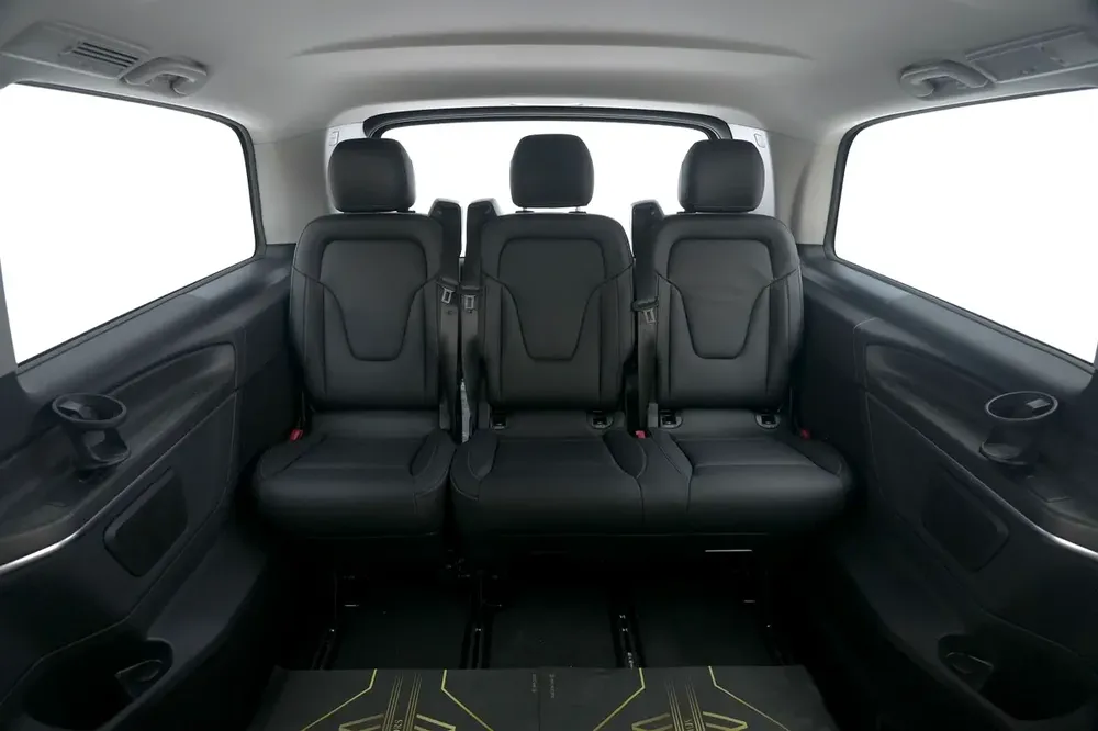 Mercede-Benz V 300 AVANTGARDE | 2026 GCC 0km | Agency Warranty | 360 View | 64 colors Ambeint Lights - Image 13