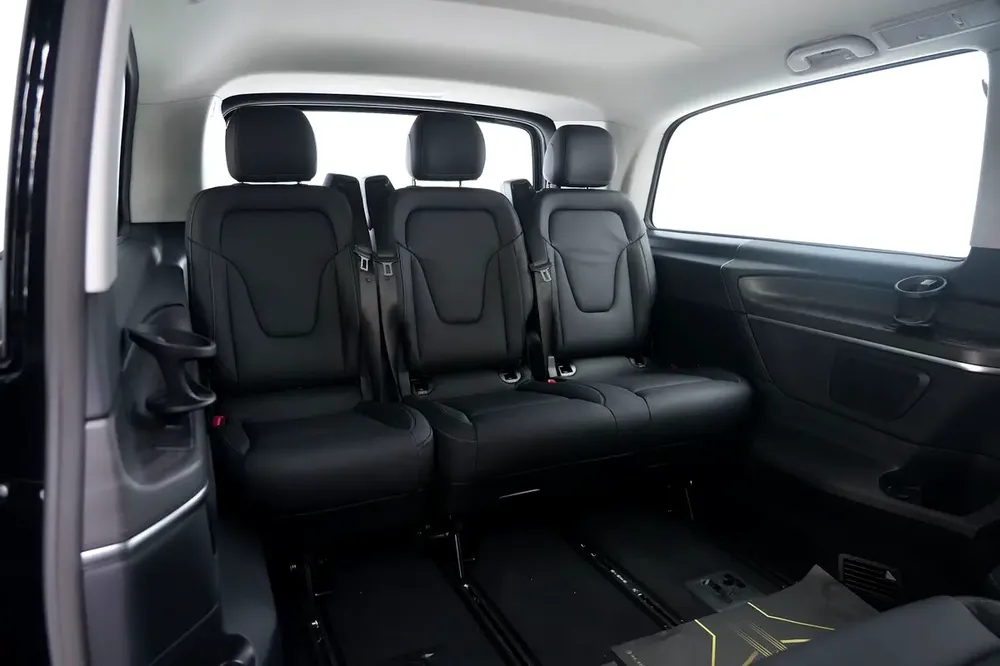 Mercede-Benz V 300 AVANTGARDE | 2026 GCC 0km | Agency Warranty | 360 View | 64 colors Ambeint Lights - Image 18