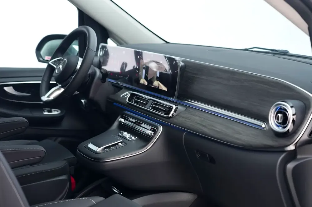 Mercede-Benz V 300 AVANTGARDE | 2026 GCC 0km | Agency Warranty | 360 View | 64 colors Ambeint Lights - Image 9