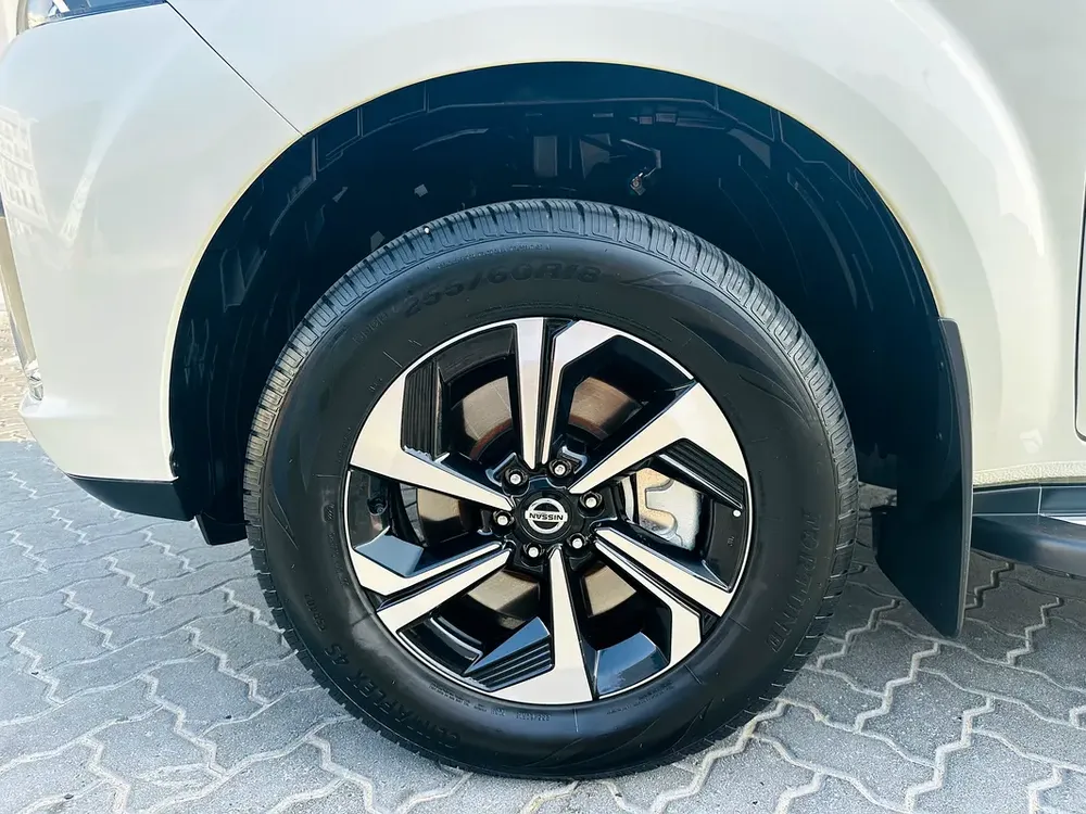 2023 Nissan Xterra Platinum - GCC Specs - Like New! - Image 17