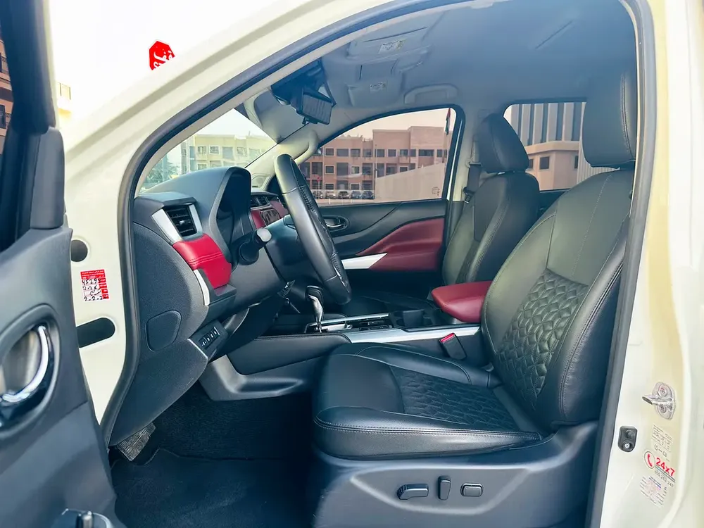 2023 Nissan Xterra Platinum - GCC Specs - Like New! - Image 8