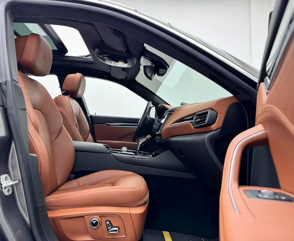 2022 Maserati Levante GT Hybrid, 2027 Maserati Warranty, Maserati Service History, GCC - Image 12
