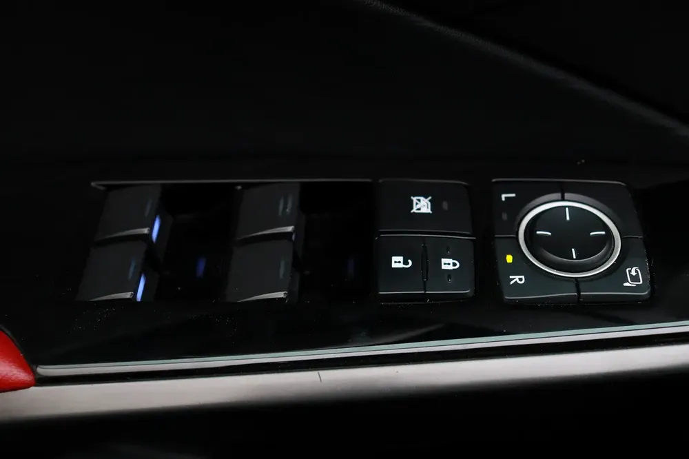 **Special offer** 2023 IS300 Sedan P 2.0t Premier - Image 18
