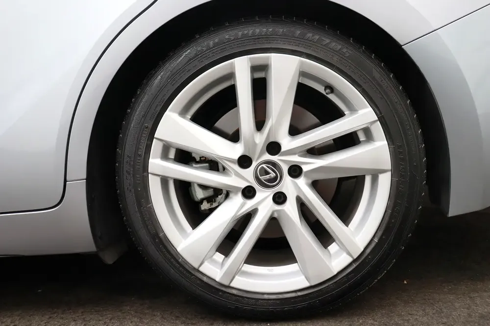 **Special offer** 2023 IS300 Sedan P 2.0t Premier - Image 20