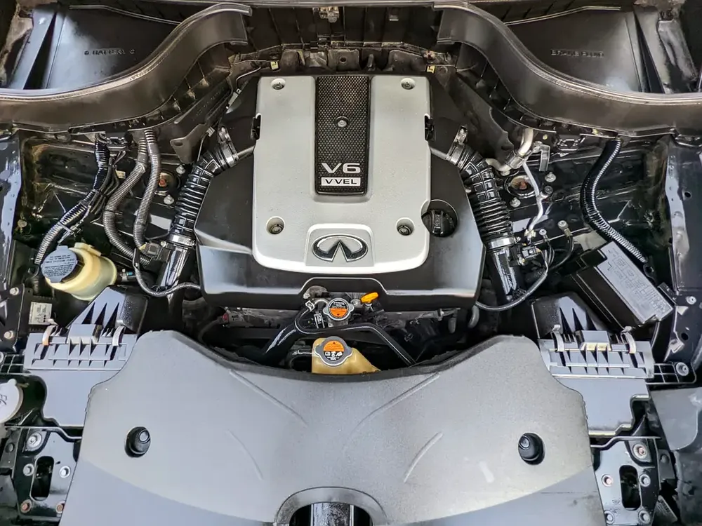 2017 Infiniti QX70 Gcc FullOption (Single Owner with Service History) - Image 12
