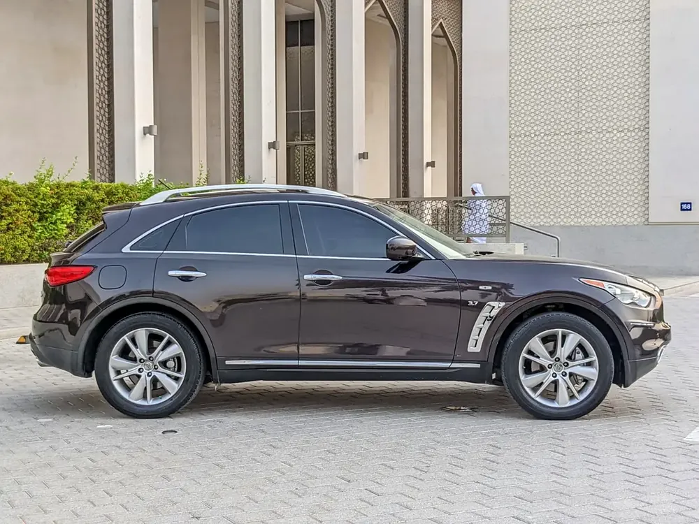 2017 Infiniti QX70 Gcc FullOption (Single Owner with Service History) - Image 15