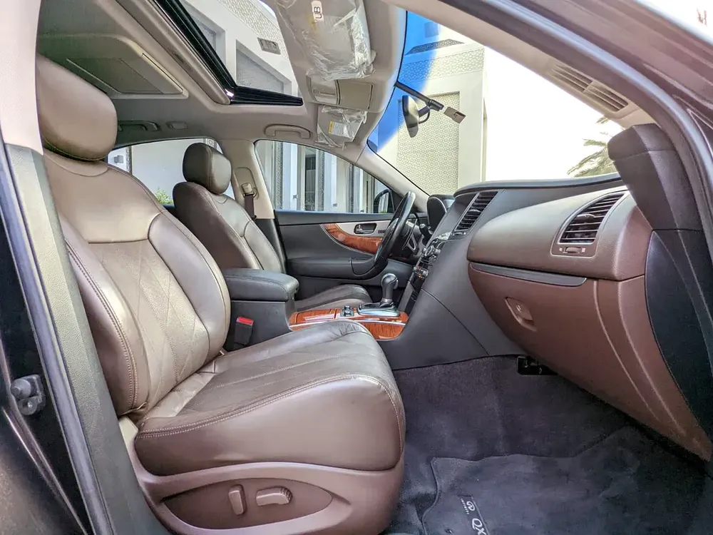 2017 Infiniti QX70 Gcc FullOption (Single Owner with Service History) - Image 6