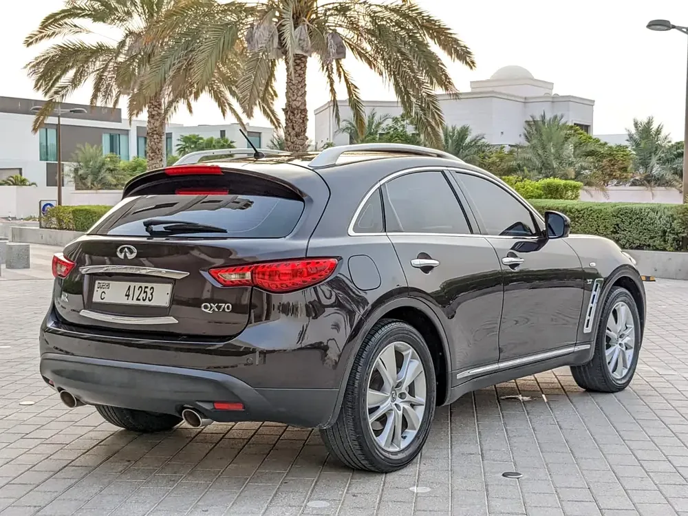 2017 Infiniti QX70 Gcc FullOption (Single Owner with Service History) - Image 7