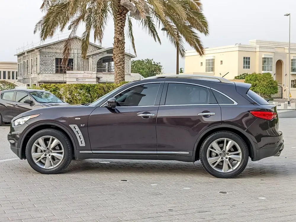 2017 Infiniti QX70 Gcc FullOption (Single Owner with Service History) - Image 8