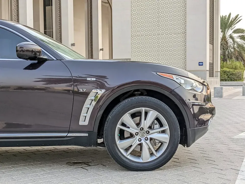 2017 Infiniti QX70 Gcc FullOption (Single Owner with Service History) - Image 9