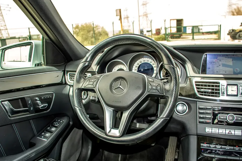 2013 - BENZ E400 HYBRID - JAPANESE SPECS - ONLY 67,000 KM - Image 13