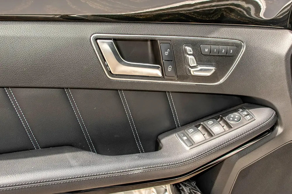 2013 - BENZ E400 HYBRID - JAPANESE SPECS - ONLY 67,000 KM - Image 16