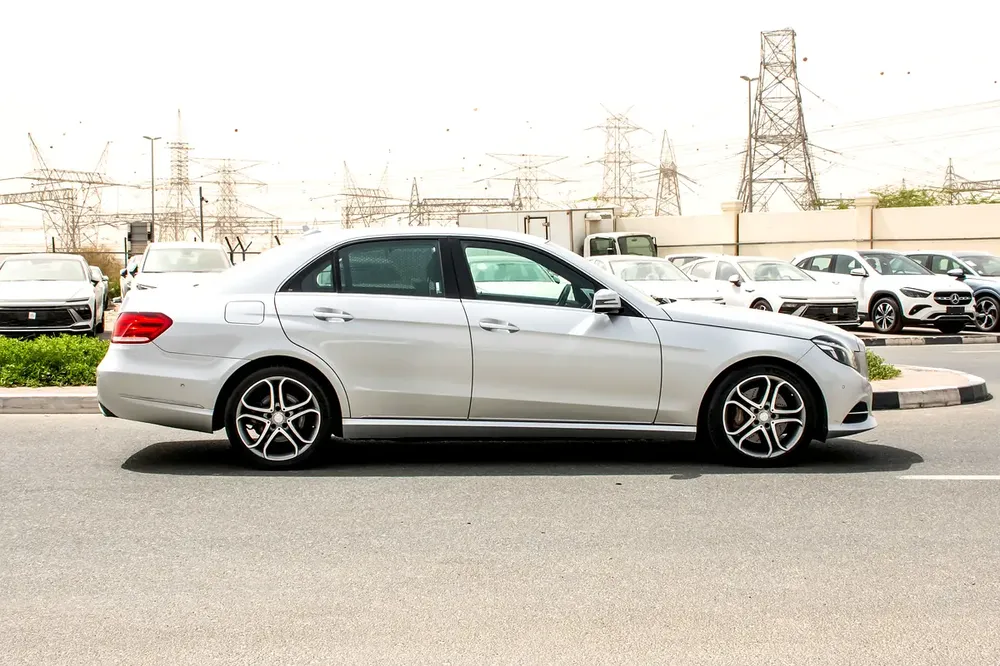 2013 - BENZ E400 HYBRID - JAPANESE SPECS - ONLY 67,000 KM - Image 4