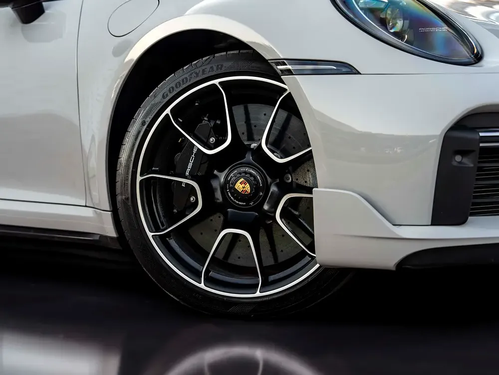 0% DOWN PAYMENT! | SAVVY-BUY | 911 TURBO S | AERO-KIT | FULL-OPTION | NEWLY SERVICED | WARRANTY - Image 5