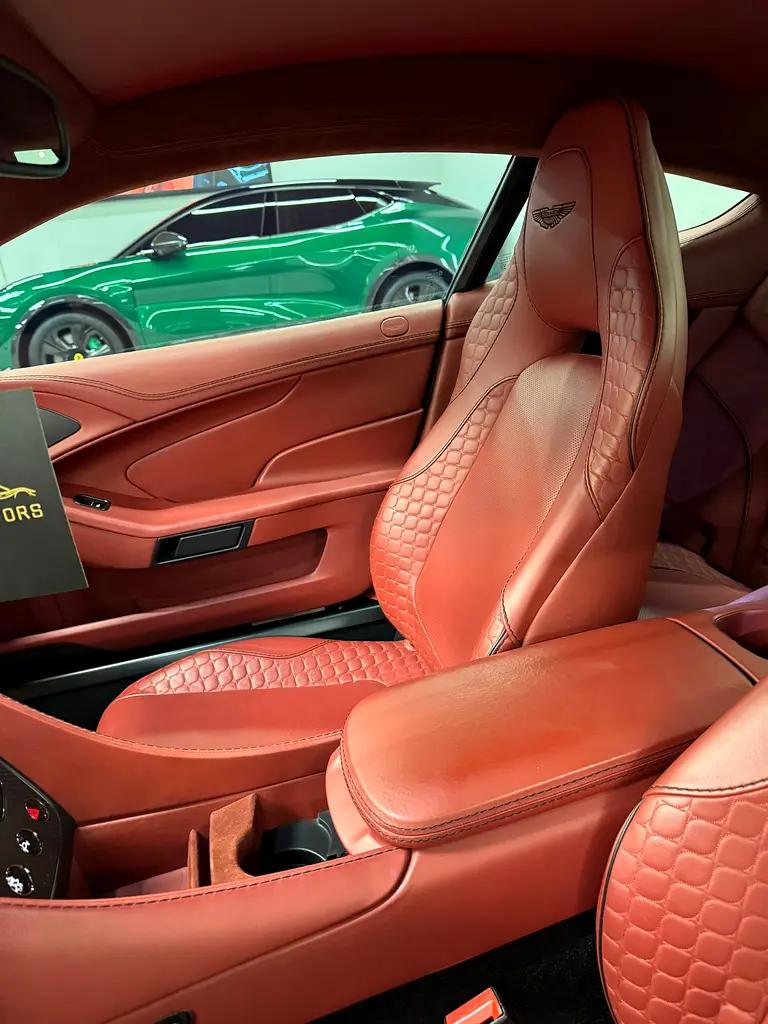 Aston Martin Vanquish - Image 14