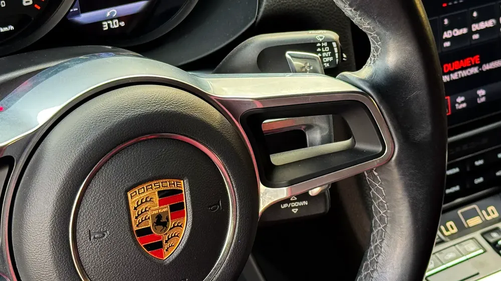 Porsche 718 Cayman 2023 GCC 2.0L Turbo 4 Cylinders Low Mileage Full Service History - Image 12