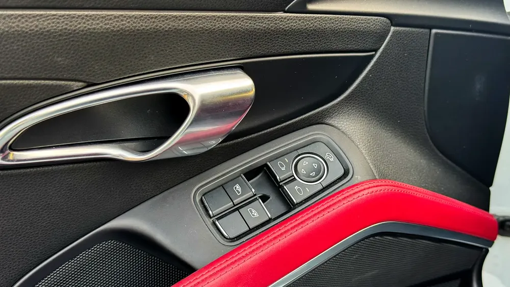 Porsche 718 Cayman 2023 GCC 2.0L Turbo 4 Cylinders Low Mileage Full Service History - Image 19