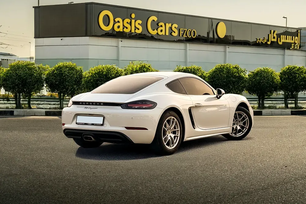 Porsche 718 Cayman 2023 GCC 2.0L Turbo 4 Cylinders Low Mileage Full Service History - Image 5