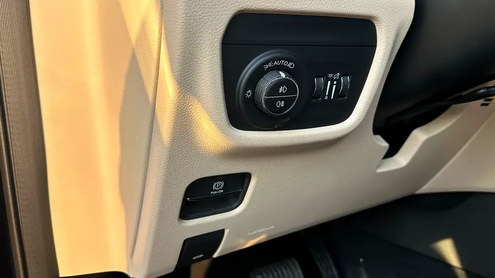 3.6 Engine V6 Mid options 4x4 - Image 7