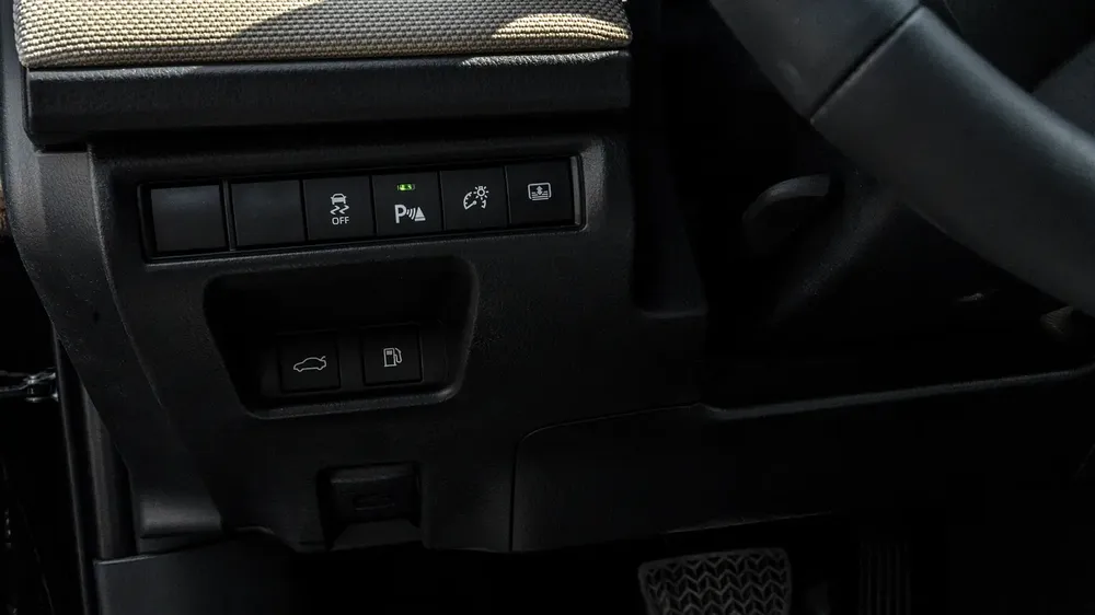 2026 Toyota Camry E-plus 2.5L Hybrid (Black-Beige) - Image 10