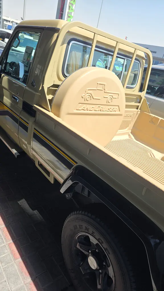 Toyota Land Cruiser 70 Series LC 79 LX 2022 - GCC Specs - Image 4
