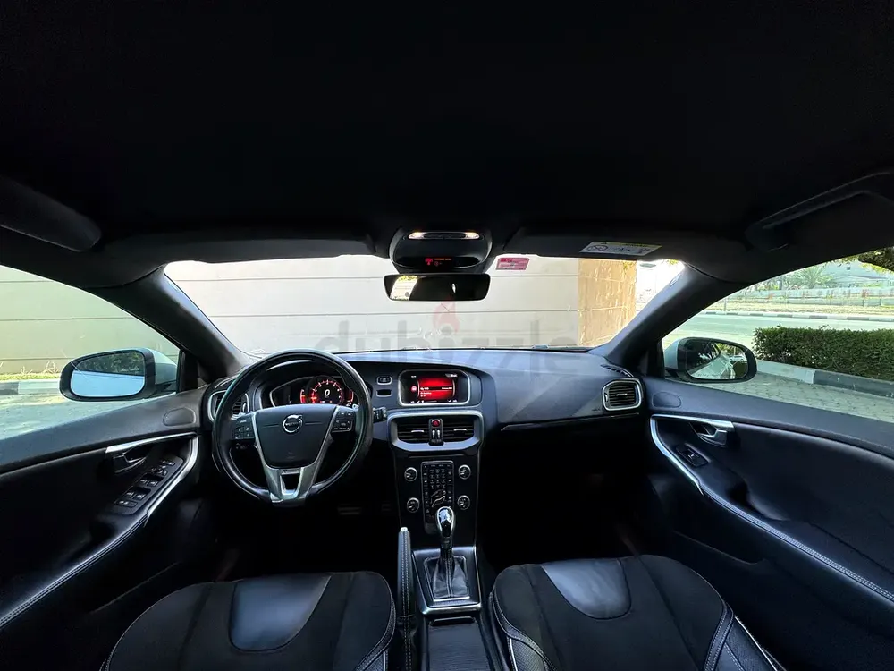 Volvo V60 R-Design 2018 GCC Specs - Full Service History - Image 11
