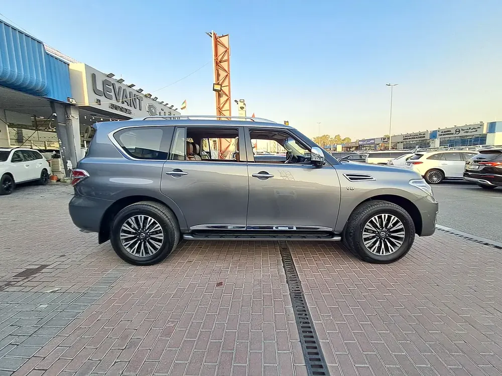 Nissan Patrol SE Platinum 2016 GCC Specs V8 Cylinder 5.6L Engine Family Used Car - Image 6