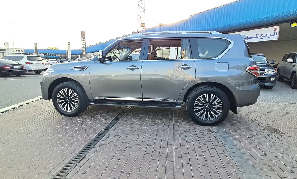 Nissan Patrol SE Platinum 2016 GCC Specs V8 Cylinder 5.6L Engine Family Used Car - Image 8