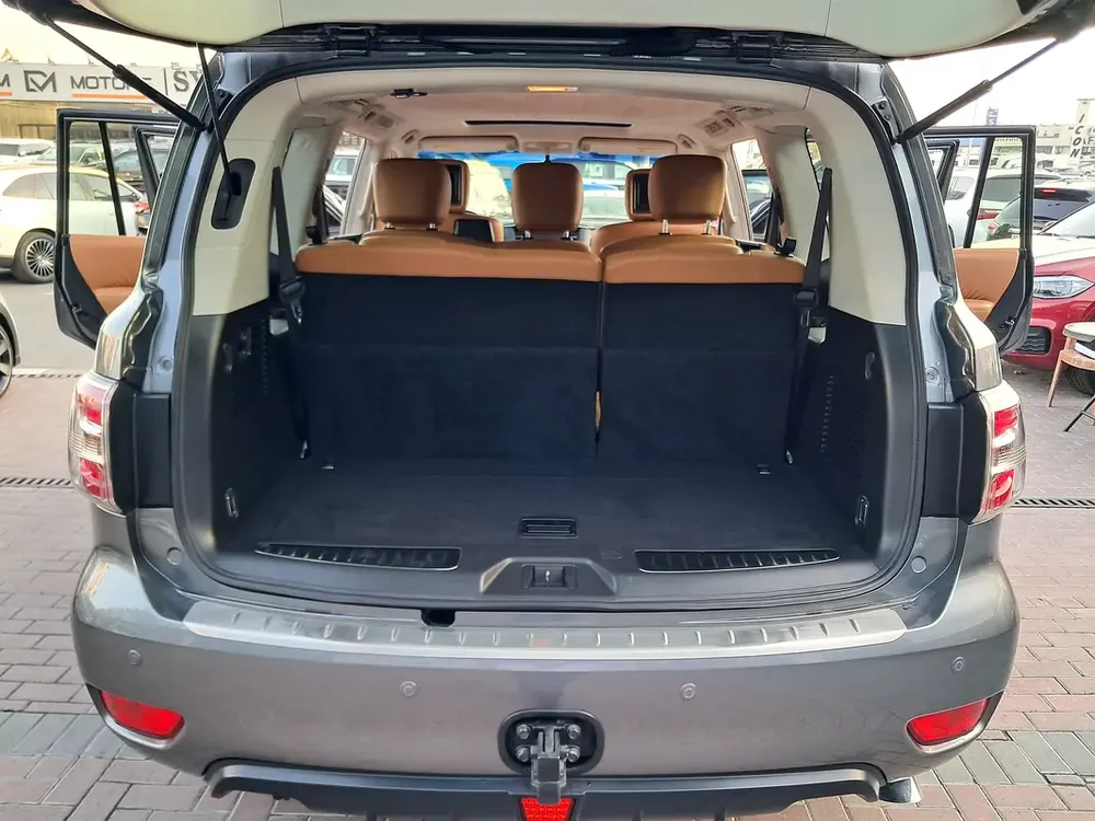 Nissan Patrol SE Platinum 2016 GCC Specs V8 Cylinder 5.6L Engine Family Used Car - Image 9