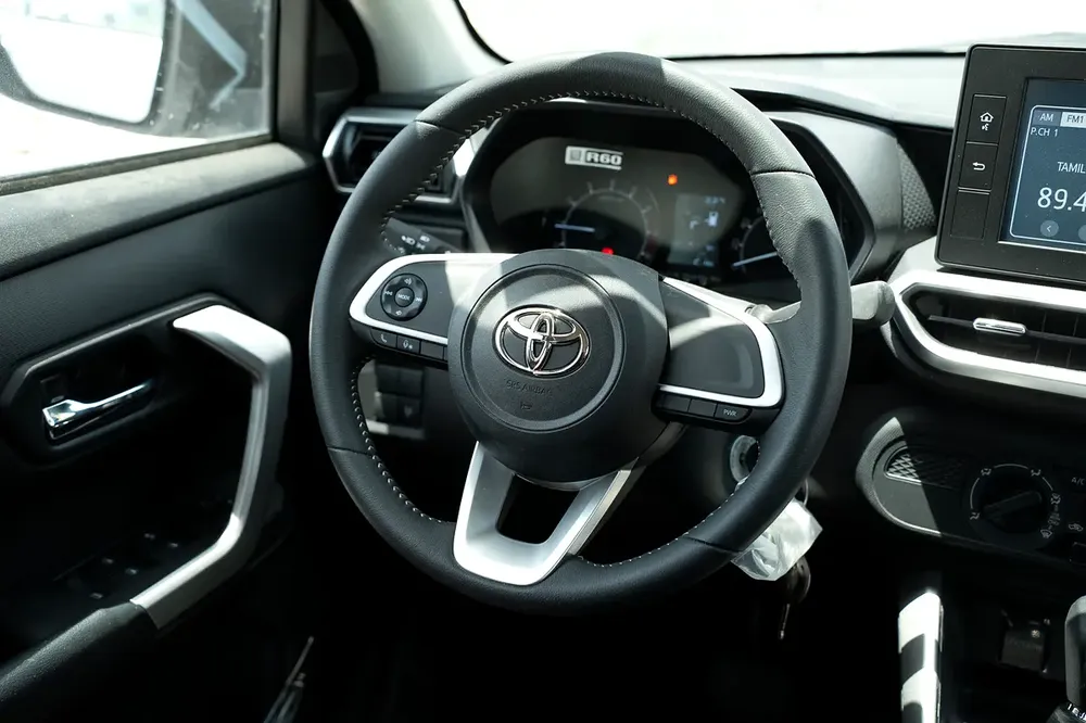 TOYOTA RAIZE 1.0 G MODEL 2025 GCC SPECS - Image 5
