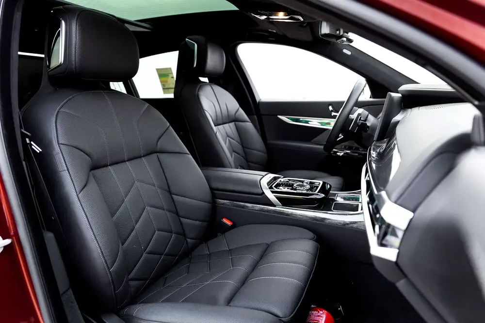 BMW 740i M Sport Individual – 2026 | GCC | Only 2,050 KM | 2 Years Warranty | AED 449,000 - Image 11