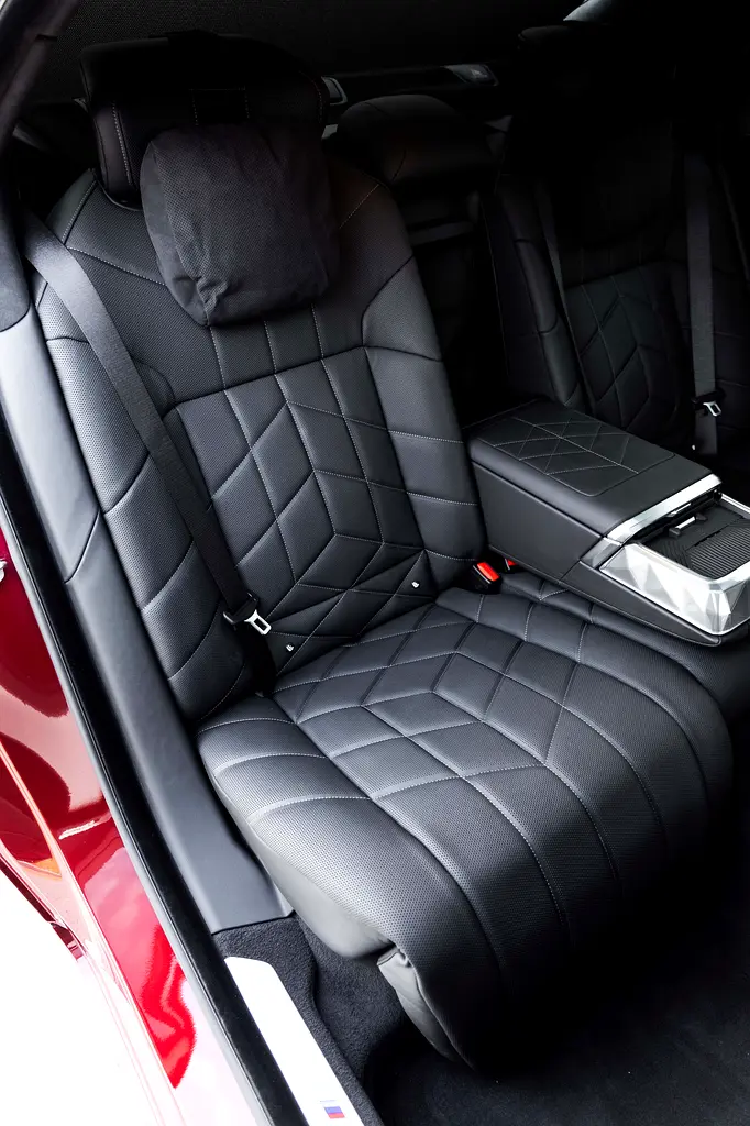 BMW 740i M Sport Individual – 2026 | GCC | Only 2,050 KM | 2 Years Warranty | AED 449,000 - Image 12