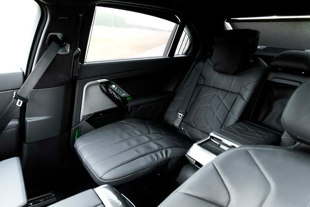 BMW 740i M Sport Individual – 2026 | GCC | Only 2,050 KM | 2 Years Warranty | AED 449,000 - Image 16