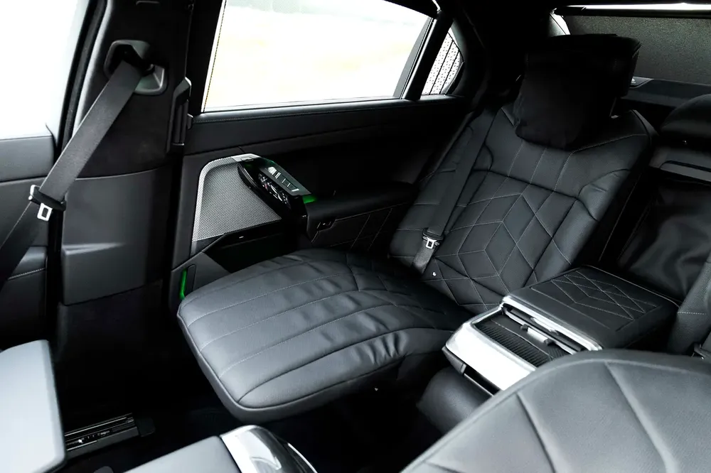 BMW 740i M Sport Individual – 2026 | GCC | Only 2,050 KM | 2 Years Warranty | AED 449,000 - Image 17