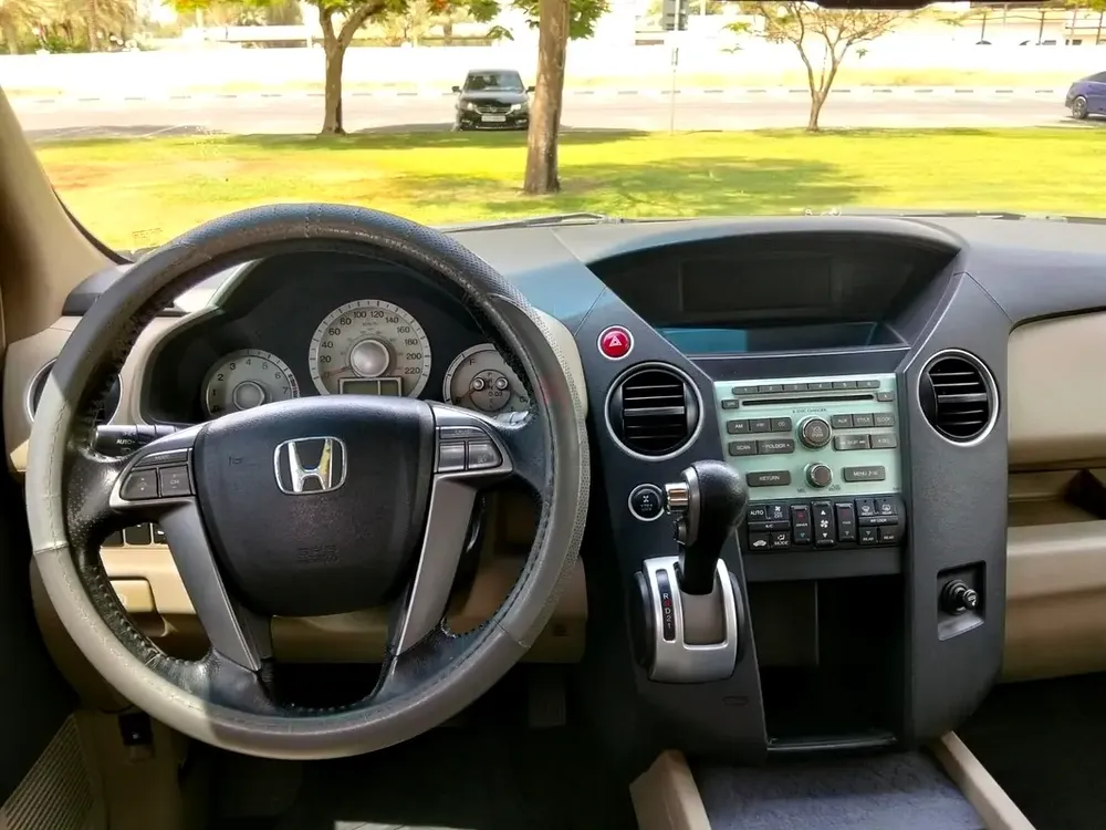 Honda Pilot - GCC Specs - First Owner From New - Full Option - Image 12