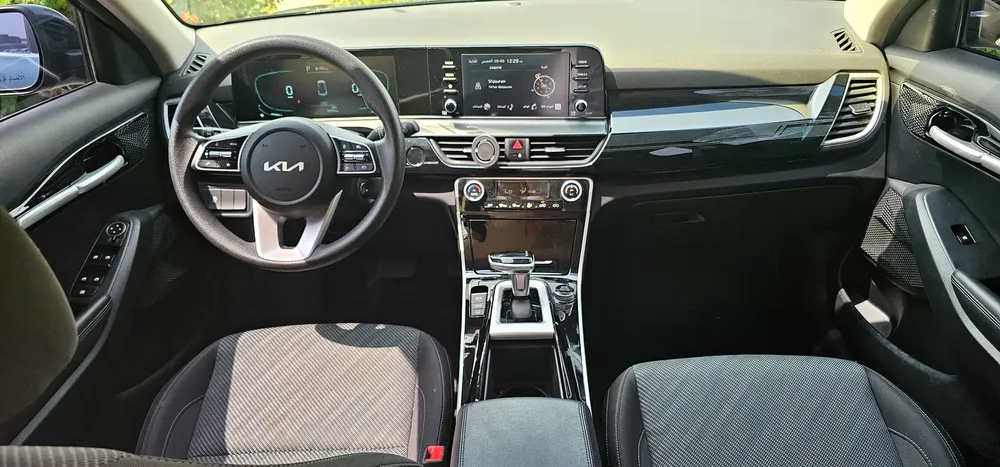 KIA SELTOS MODEL 2025 KM 18000 F.S.H WARRANTY 5 YERS OR 150000 G.C.C ACCIDENT FREE ORIGINAL PAINT - Image 10