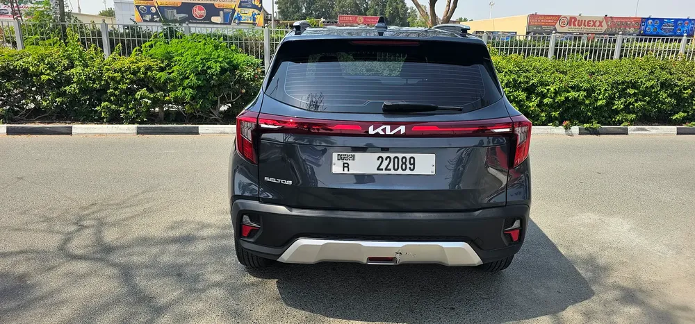 KIA SELTOS MODEL 2025 KM 18000 F.S.H WARRANTY 5 YERS OR 150000 G.C.C ACCIDENT FREE ORIGINAL PAINT - Image 4