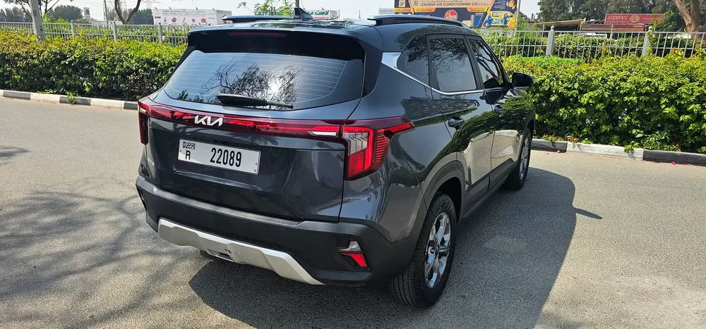 KIA SELTOS MODEL 2025 KM 18000 F.S.H WARRANTY 5 YERS OR 150000 G.C.C ACCIDENT FREE ORIGINAL PAINT - Image 5